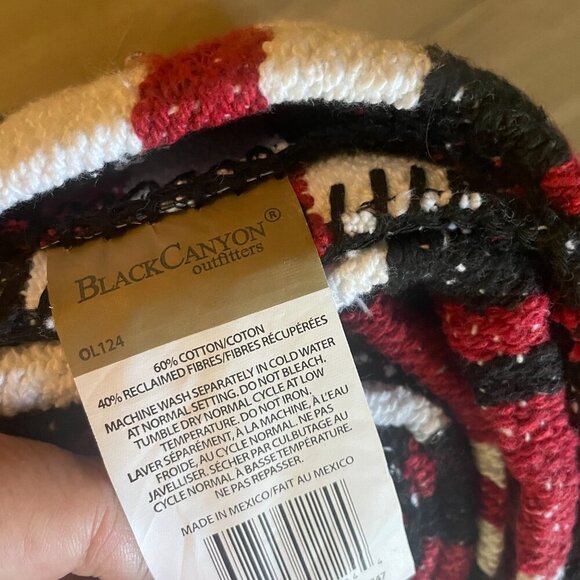 Black Canyon Outfitters Handwoven Throw Blanket Red, White & Black 84" x 48"! - Picture 3 of 4